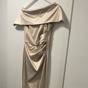 Vince Camuto full-length satin looking gown